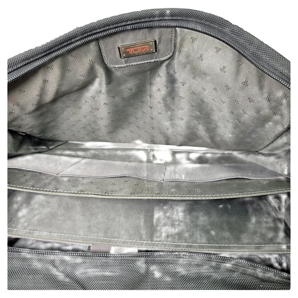 Tumi 26160D4 Black Ballistic Nylon 17in Laptop Briefcase Messenger Bag Excellent